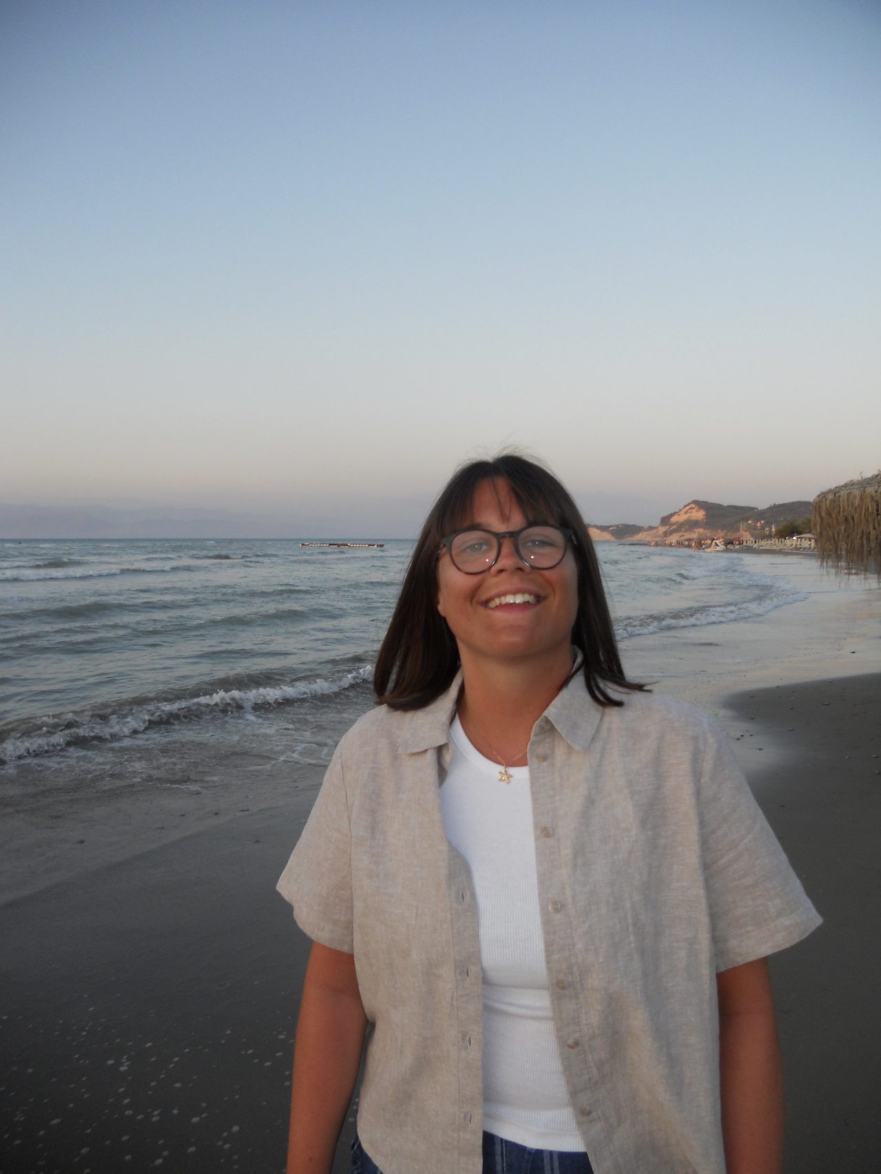 Zwei Mitglieder des Enterprise Mobility Teams, Assistant Manager Lucy und HR-Manager Jeff.