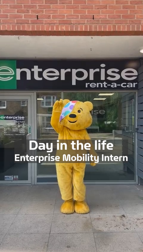 Vorschaubild aus einem Video über einen Tag im Leben eines Management-Praktikanten bei Enterprise Mobility. 